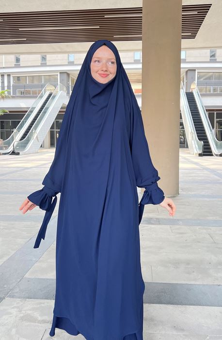 Şâyeste Lacivert Takım resmi