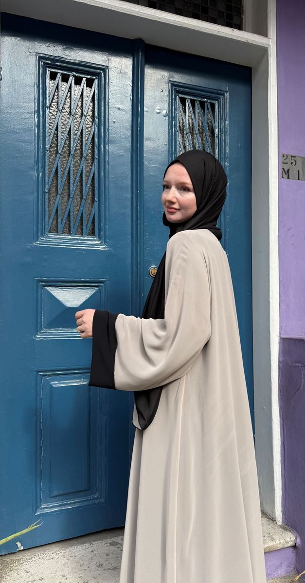 Leyna Abaya Takım resmi