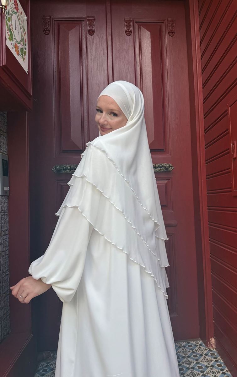 Beyaz Mehlika Takım resmi